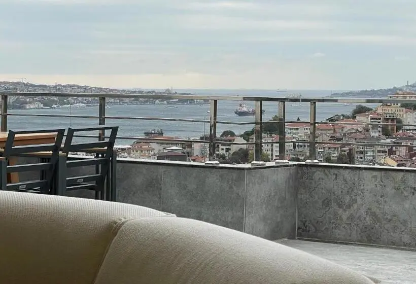 Huoneisto 1 Makuuhuone Merinäkymä, Mona Bosphorus