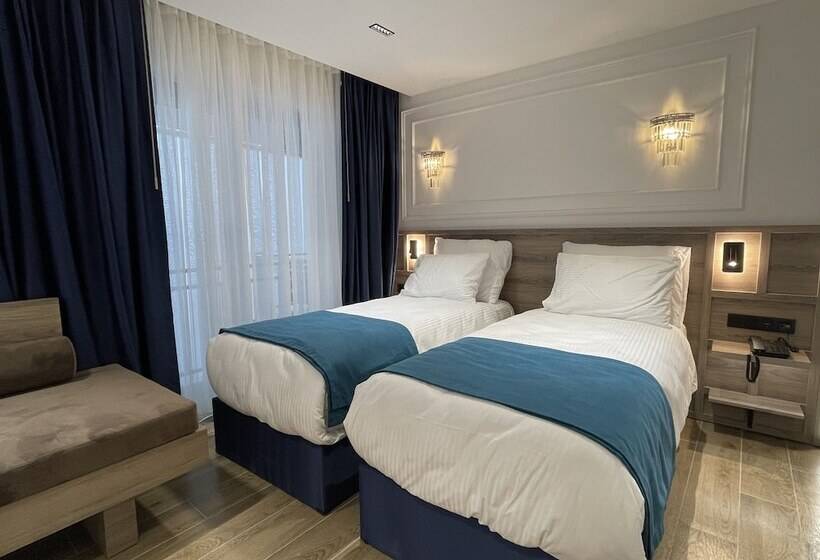 اتاق لوکس, Mona Bosphorus