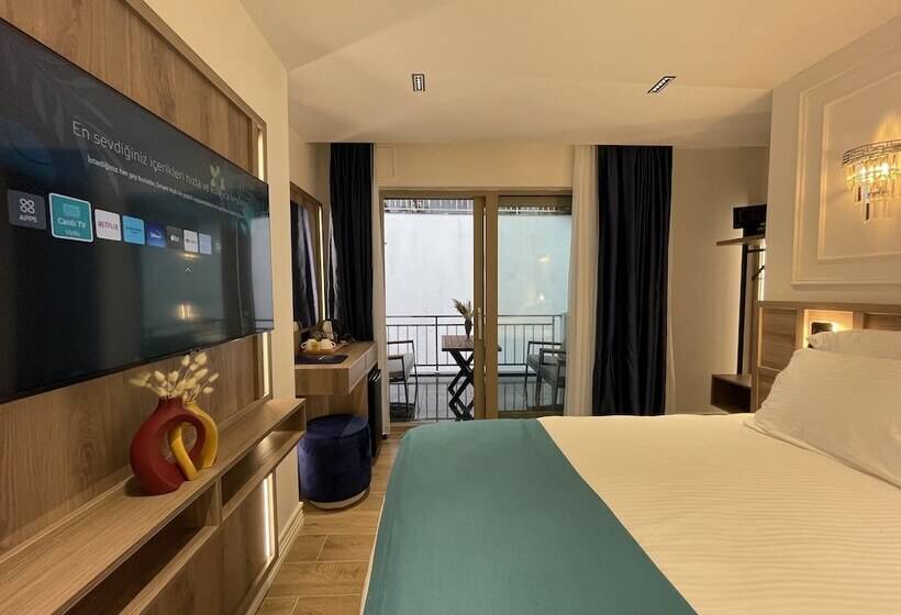 اتاق لوکس, Mona Bosphorus