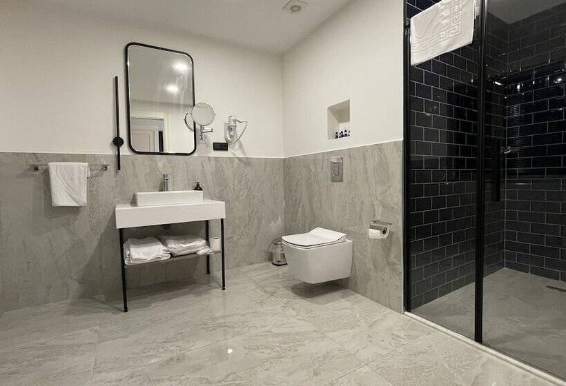 اتاق لوکس با چشمانداز دریا, Mona Bosphorus