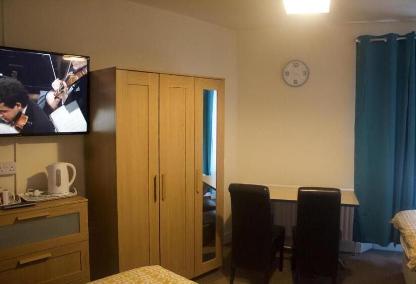 חדר משפחתי דלוקס, Elm Tree Guest House