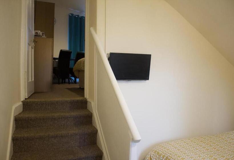 חדר משפחתי דלוקס, Elm Tree Guest House