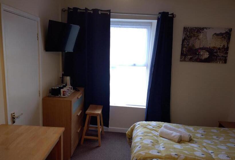 חדר קומפורט לשלושה, Elm Tree Guest House