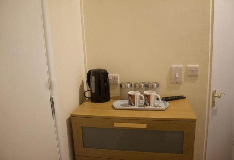 חדר אקונומי, Elm Tree Guest House