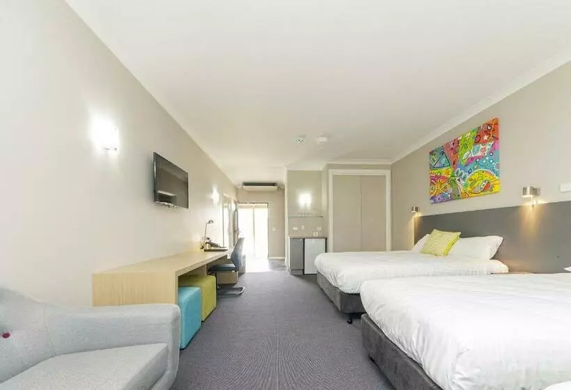 اتاق خانوادگی, Club Cowra Motel