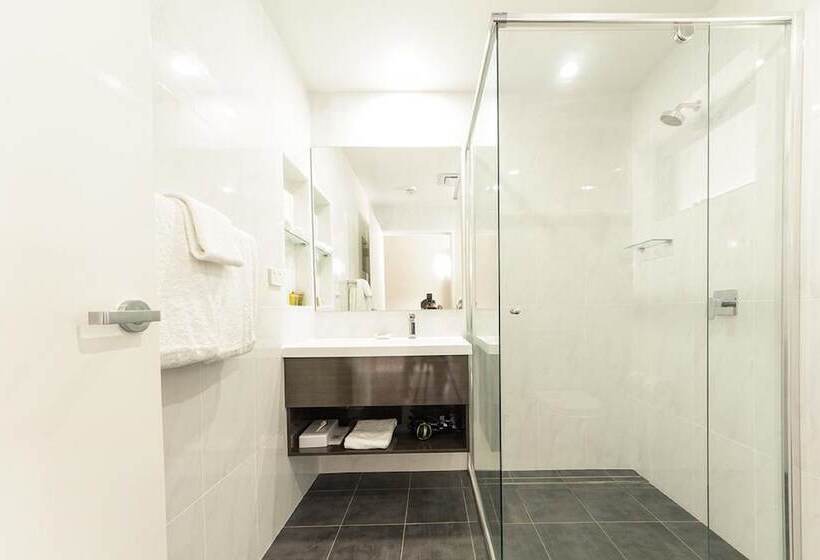 اتاق خانوادگی, Club Cowra Motel