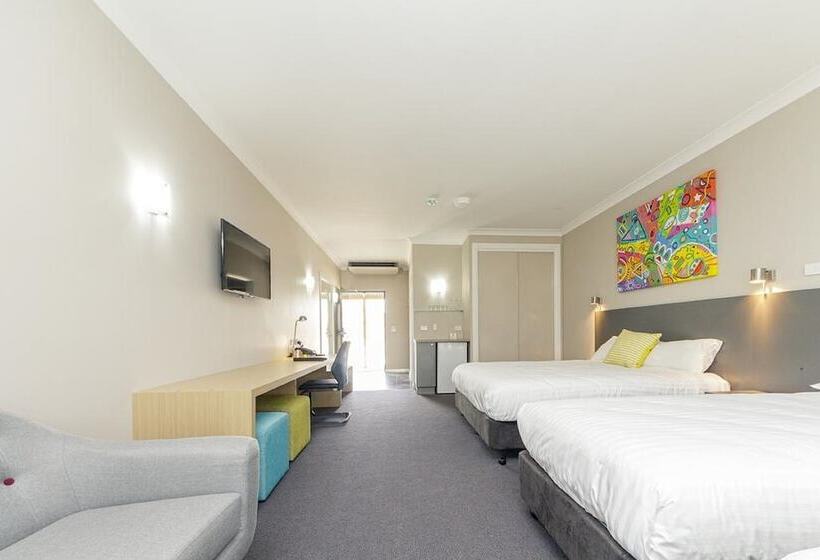 Семейный Номер, Club Cowra Motel