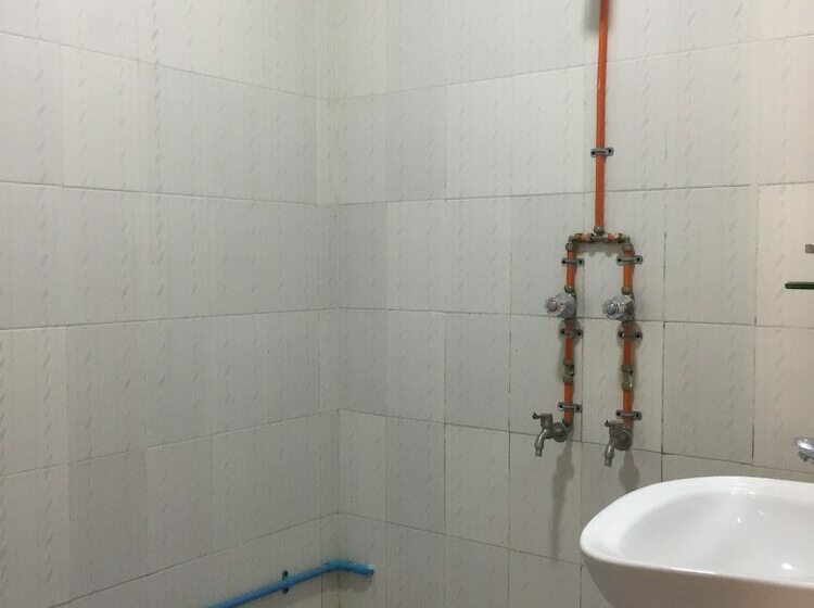 اتاق استاندارد, Aung Su Pyae