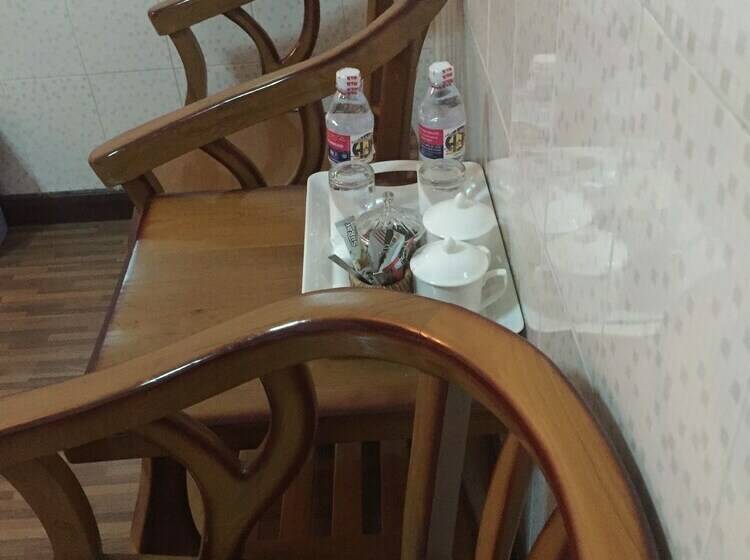 اتاق سوپریور, Aung Su Pyae