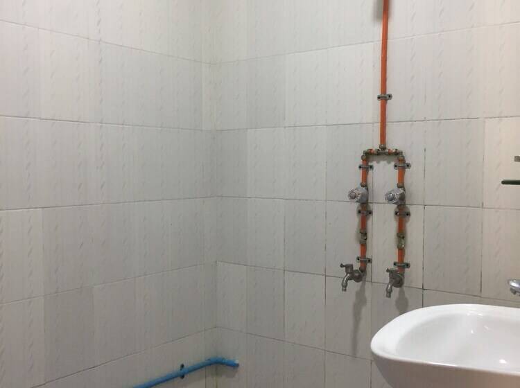 اتاق استاندارد, Aung Su Pyae