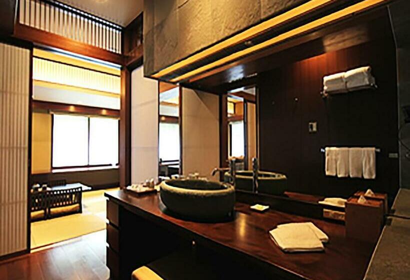 סוויטה, 竹泉荘 Chikusenso Onsen