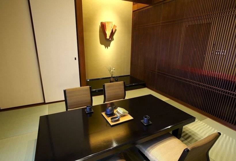 סוויטה נשיאותית, 竹泉荘 Chikusenso Onsen