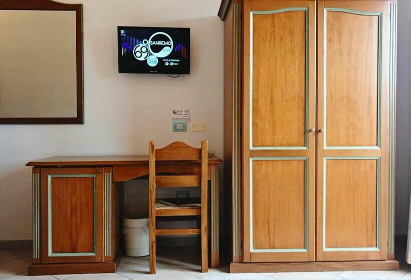 اتاق خانوادگی, Le Anfore