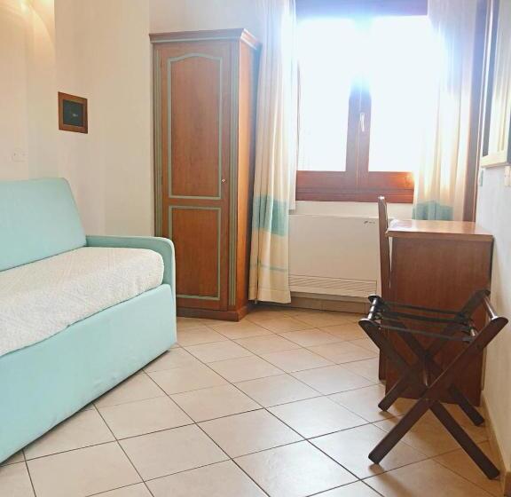 اتاق استاندارد سه نفره, Le Anfore