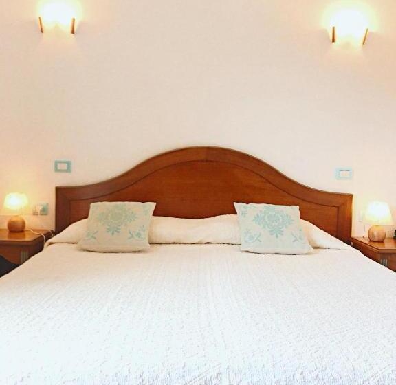 اتاق استاندارد سه نفره, Le Anfore