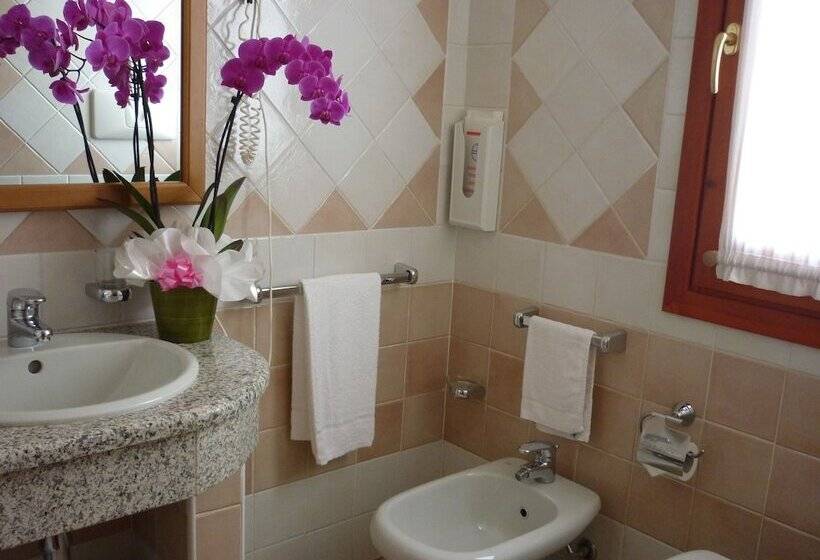 اتاق استاندارد با بالکن, Le Anfore