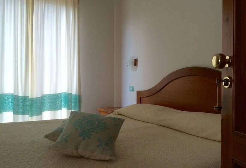 اتاق استاندارد سه نفره, Le Anfore