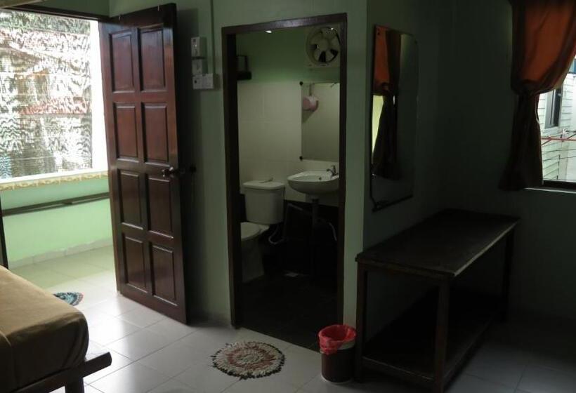 Кровать в Общей Комнате, Pangkor Guesthouse Spk