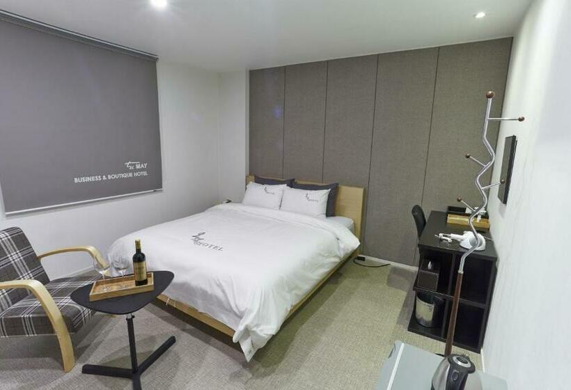 Quarto deluxe, The May