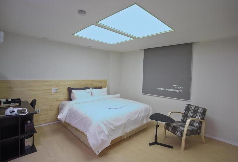 Quarto Classe Business, The May