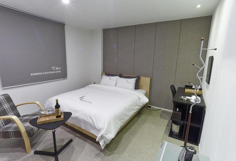 Quarto Classe Business, The May