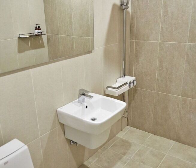 Quarto deluxe, The May