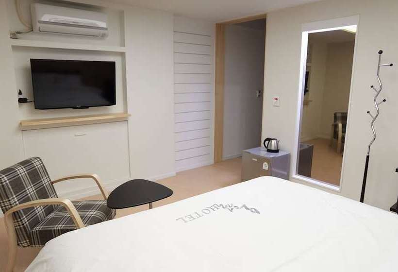 Quarto deluxe, The May