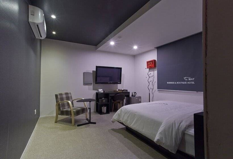 Quarto deluxe, The May