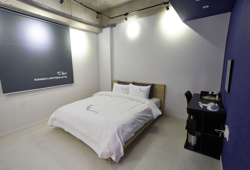 Quarto Classe Business, The May