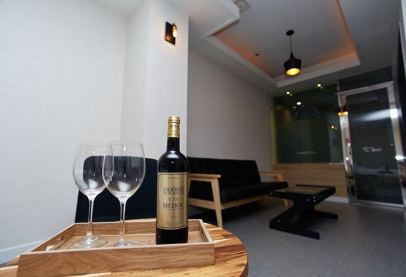 Quarto superior, The May