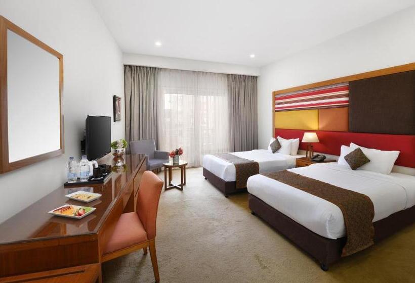 اتاق استاندارد با چشم‌انداز استخر, Tolip Family Park