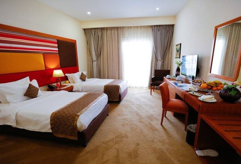 اتاق استاندارد با چشم‌انداز استخر, Tolip Family Park