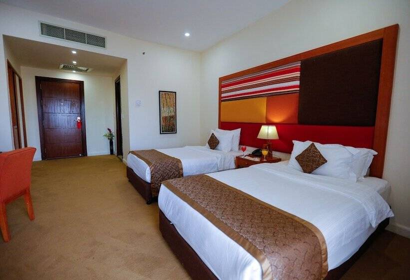 اتاق استاندارد با چشم‌انداز استخر, Tolip Family Park