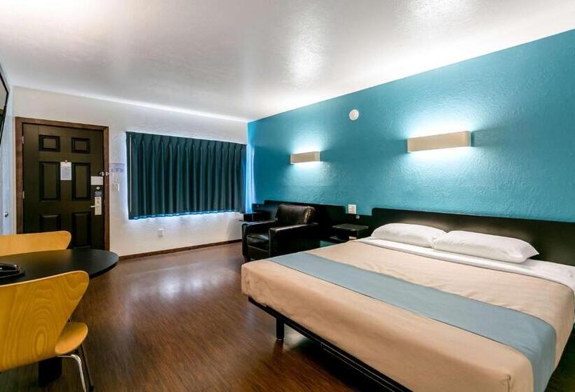 غرفة قياسية لذوى الاحتياجات الخاصة, Motel 6missoula, Mt  University