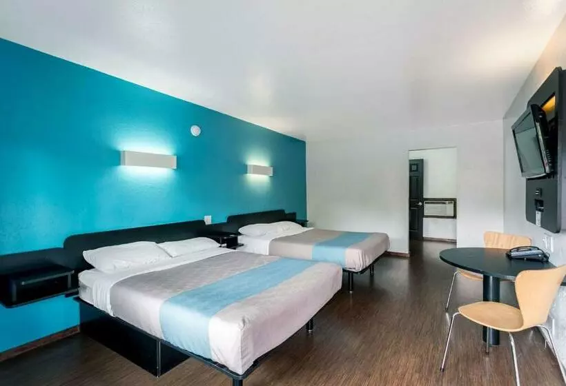 スタンダードルーム, Motel 6missoula, Mt  University