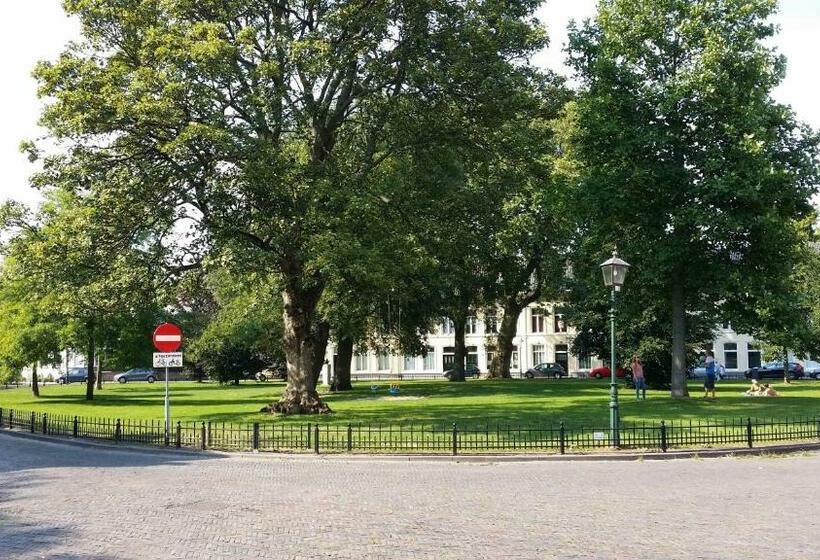 Апартаменты 1 Спальня Нижний Этаж, Park43