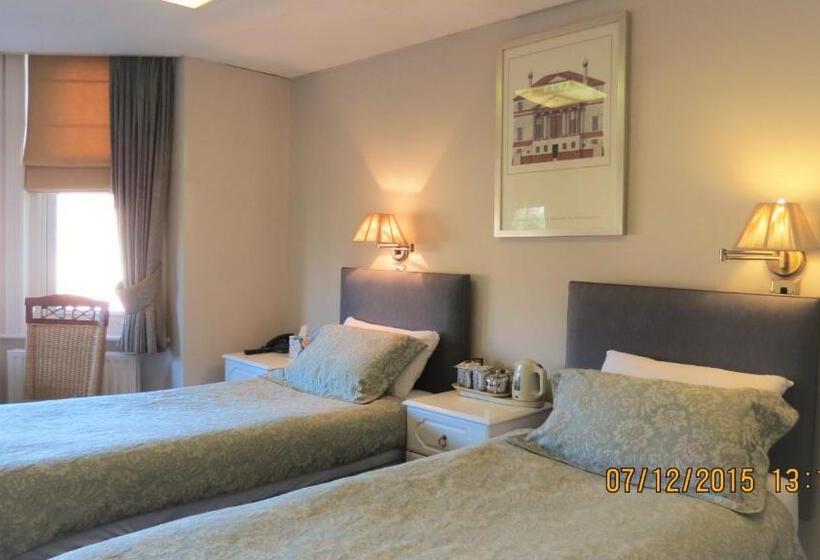 غرفة قياسية ثلاثية, Hunters Lodge Guest House