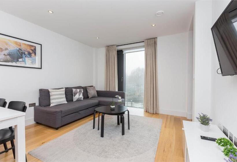 آپارتمان لوکس 1 خوابه, Bright Portobello Apt With Floor To Ceiling Views