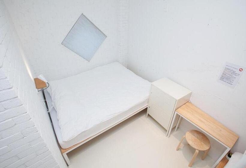 חדר סטנדרטי לארבעה עם חדר אמבטיה משותף, Mir Guesthouse