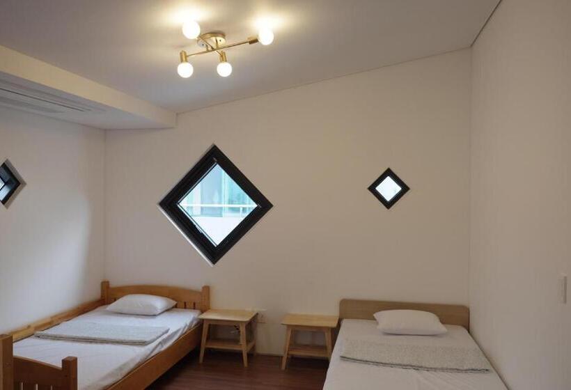 דירת שלושה חדרים, Mir Guesthouse