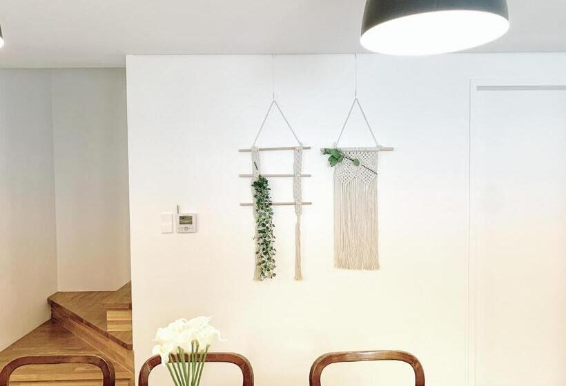 דירת שלושה חדרים, Mir Guesthouse