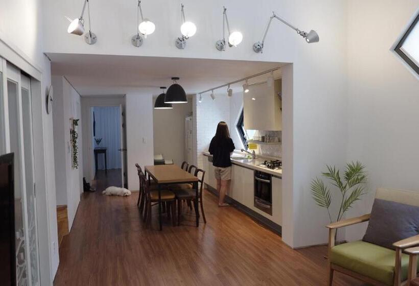 דירת שלושה חדרים, Mir Guesthouse