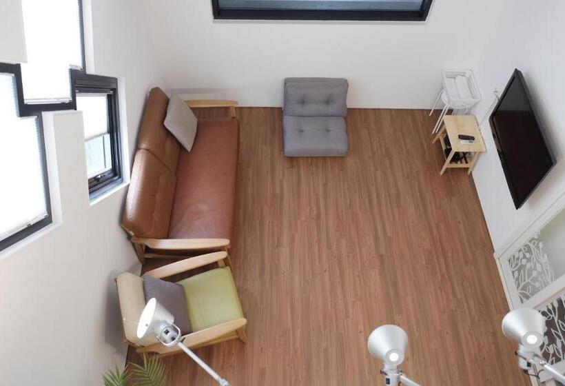 דירת שלושה חדרים, Mir Guesthouse