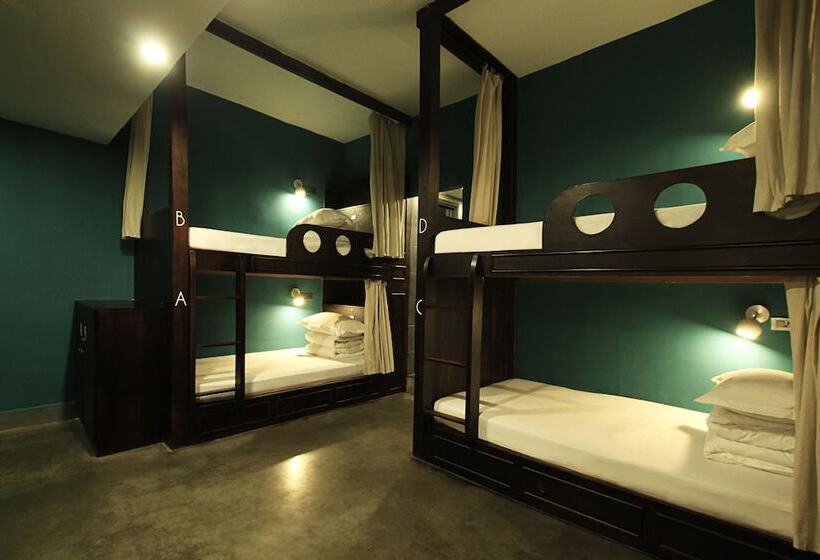 Кровать в Общей Комнате, Guilin Central Wada Hostel