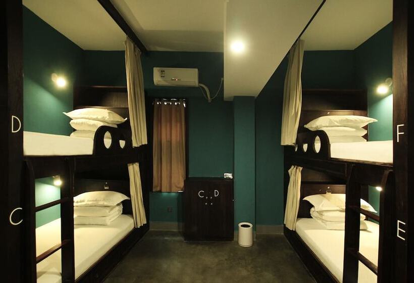 Кровать в Общей Комнате, Guilin Central Wada Hostel