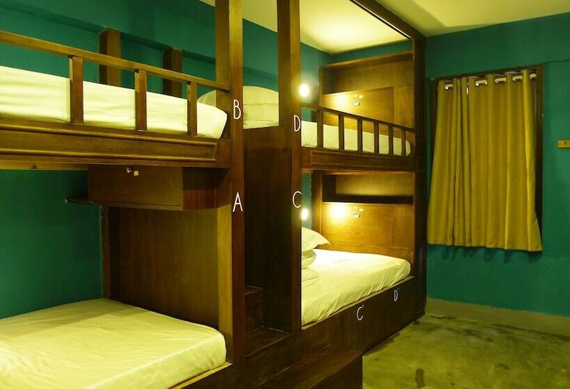 Кровать в Общей Комнате, Guilin Central Wada Hostel