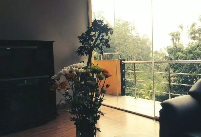 スタンダードスタジオ, Kandy View