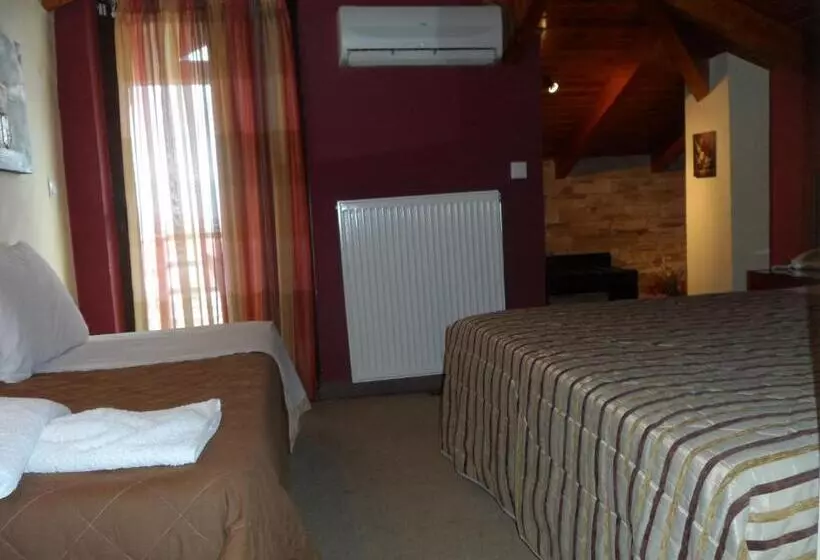 Chambre Triple Supérieure, Prigipikon Suites And Sofites