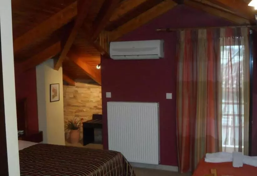 Chambre Triple Supérieure, Prigipikon Suites And Sofites