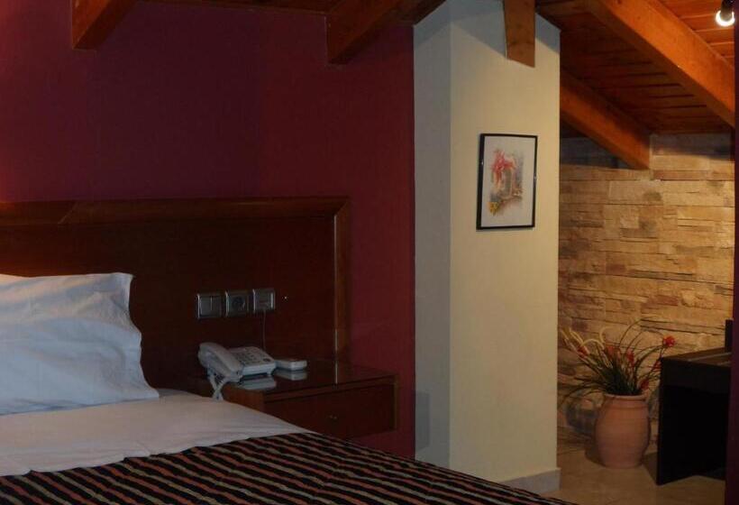 スーペリアトリプルルーム, Prigipikon Suites And Sofites